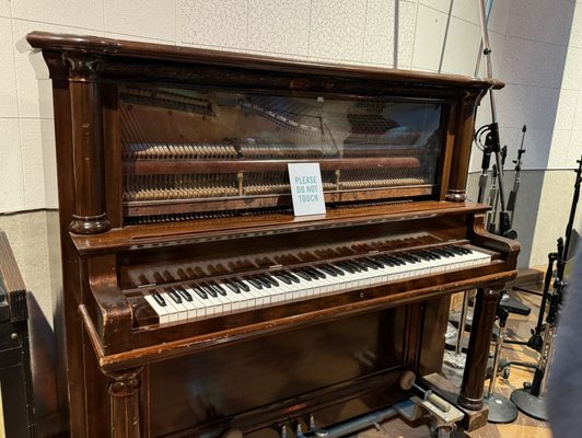 Historic RCA Studio B by null