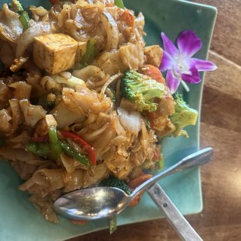 Yummy Thai - Drunken Noodle Entree - Thai Near Me - New York, New York