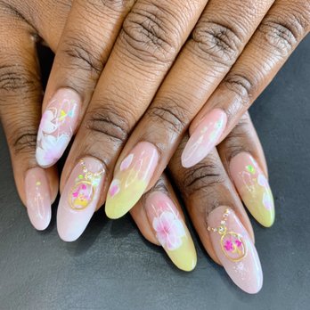Chic Nail by Connie - Gel extensions - Nail Technicians Near Me