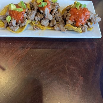 La Parrilla - Tostones con Carne Asada - Latin American Near Me - Chicago, Illinois