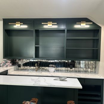ALR Construction - Bar Remodel

-Electrical
-Flooring
-Cabinets
-Painting
-Plumbing
-Countertops - General Contractors Near Me
