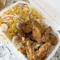 New De Xing Chinese Restaurant - Chicken wings and shrimp fried rice. Delicious.