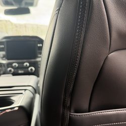 Muniz Upholstery - New zipper