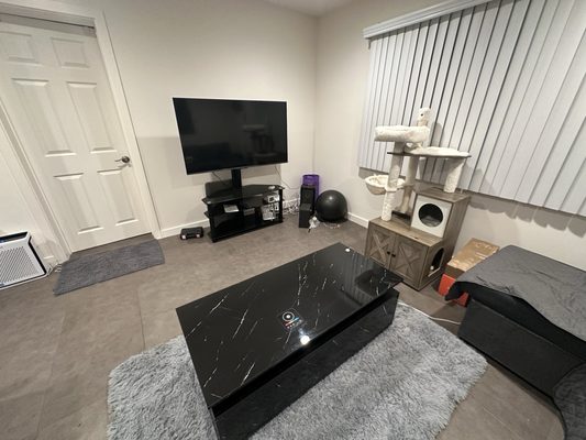 Hollywood Off Vine (Hov) by null