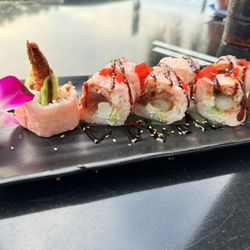 Wave Sushi - Tsunami roll