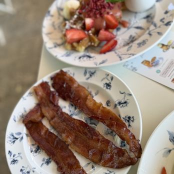 MAMAN - Updated January 2026 - 97 Photos & 19 Reviews - 2747 NE