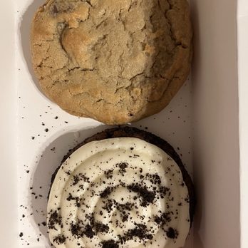 Crumbl - Palm Desert - Bakeries Near Me - Palm Desert, California