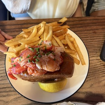Hook & Anchor - Lobster Roll - Seafood Near Me - Costa Mesa, California