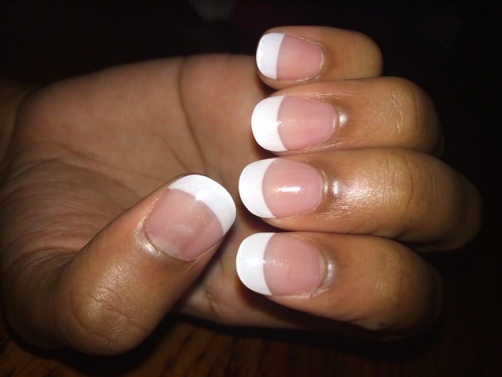 Marianne's Brows & Nail Salon Logo