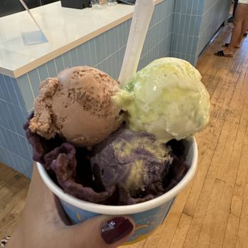 Wanderlust Creamery - Mani Tsokolate, Pandan Tres Leches, and Sapin Sapin Flavors (@cheska.eats) - Ice Cream & Frozen Yogurt Near Me - Pasadena, California