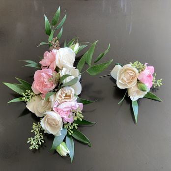 Paradise Flowers & Design - Corsage & boutonniere - Florists Near Me - Canoga Park, California Paradise Flowers & Design - Corsage & boutonniere - Florists Near Me - Canoga Park, California