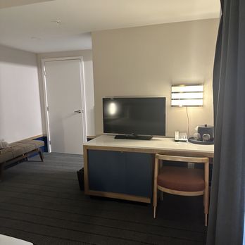 Kimpton Schofield Hotel - King room - Hotels Near Me - Cleveland, Ohio