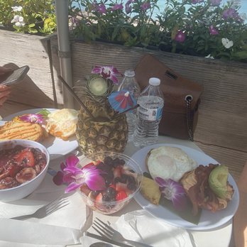 Barefoot Beach Cafe - Açaí bowl, fruit bowl, pineapple smoothie, and breakfast sandwiches - Breakfast & Brunch Near Me - Honolulu, Hawaii Barefoot Beach Cafe - Açaí bowl, fruit bowl, pineapple smoothie, and breakfast sandwiches - Breakfast & Brunch Near Me - Honolulu, Hawaii