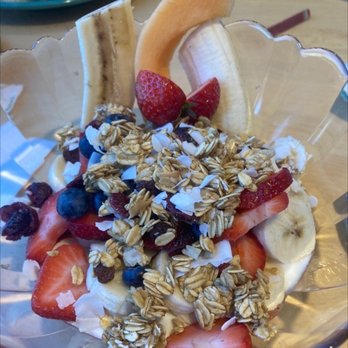 Cora - Yogurt parfait - Breakfast & Brunch Near Me - Edmonton, Alberta