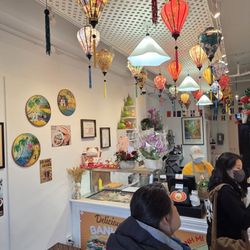 Banh Mi Gao Nau - Interior