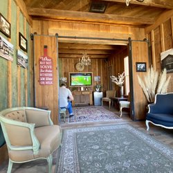 Carhartt Family Wines - Waiting area
