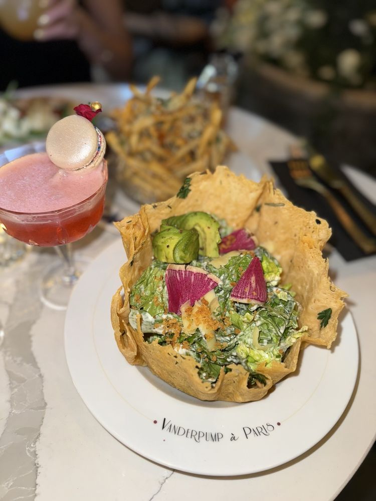 Vanderpump A Paris