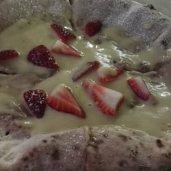 La Chamade - Pizza con crema pasticcera e fragole