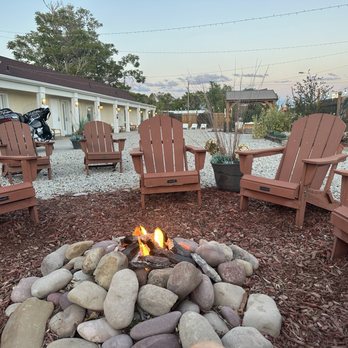 River Rock Inn - Evening firepit in courtyard - Bed & Breakfast Near Me - Green River, Utah River Rock Inn - Evening firepit in courtyard - Bed & Breakfast Near Me - Green River, Utah