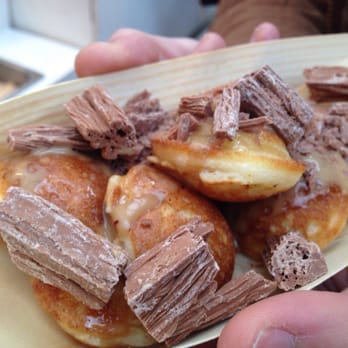 Greenwich Market - Planet pancakes with homemade salted caramel and flake drizzled with white chocolate sauce - Public Markets Near Me - London, XGL