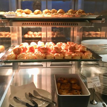 Aspire Lounge - Pastries - Airport Lounges Near Me - Amsterdam, New Hampshire
