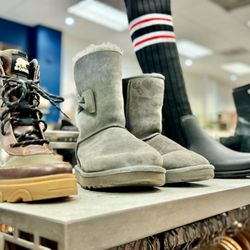 Goodwill Boutique - Ugg boots