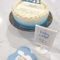 custom cakes in lakeville