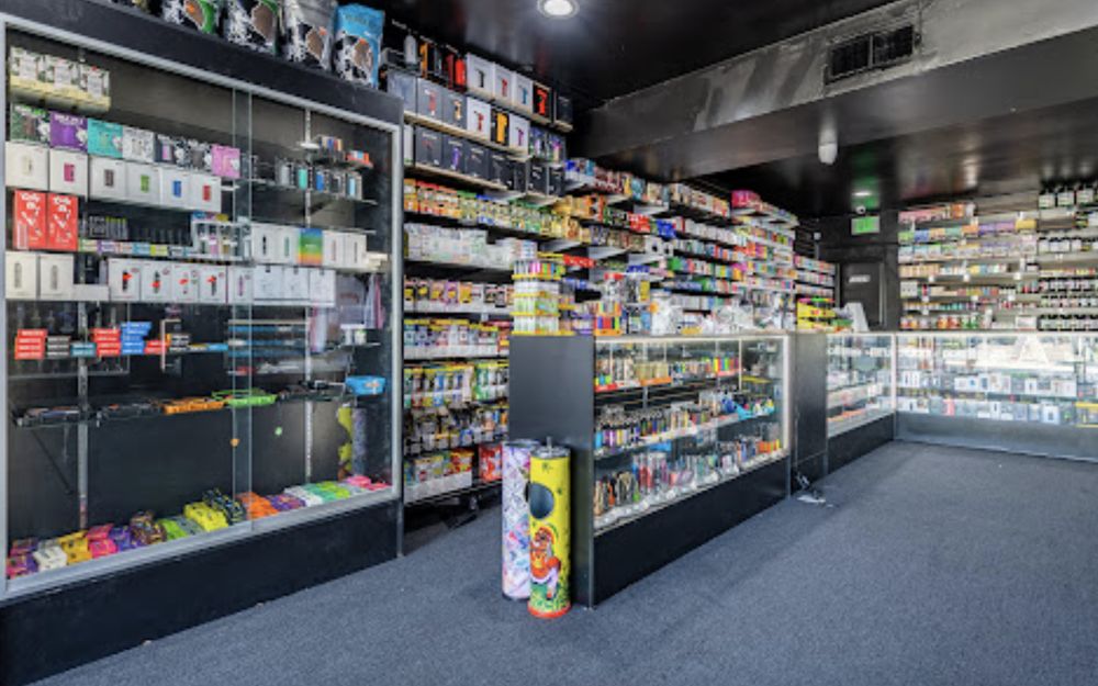 GROVE SMOKE AND VAPE Updated September 2024 7733 Palm St, Lemon