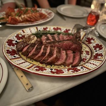 Carbone Vino - Bisteca they claim this steak is dry aged 40 days. Simply false and not worth the price. - Italian Near Me - Dallas, Texas Carbone Vino - Bisteca they claim this steak is dry aged 40 days. Simply false and not worth the price. - Italian Near Me - Dallas, Texas