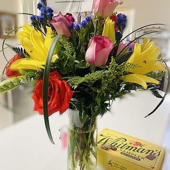 Suntree Florist & Gift - Floral arrangement with chocolate - Florists Near Me - Melbourne, Florida Suntree Florist & Gift - Floral arrangement with chocolate - Florists Near Me - Melbourne, Florida