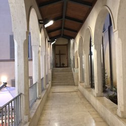 Domus Australia - Walkway from reception to the rooms.