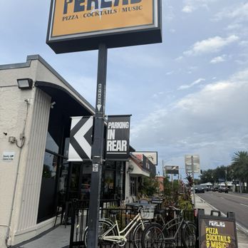 Perla's Pizza - Front Porch - Cocktail Bars Near Me - Winter Park, Florida