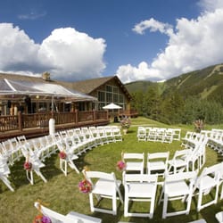 Alpine Party Rentals - Beano's Cabin Clear Top Tent, with Ceremony Chairs in the Round. Photo by Axelrod Photograpy
