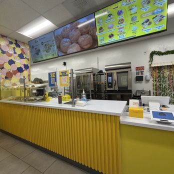 Beard Papa’s - front - Desserts Near Me - San Diego, California Beard Papa’s - front - Desserts Near Me - San Diego, California