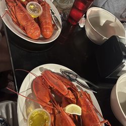 Marie's Lobster House - Twin lobsters special