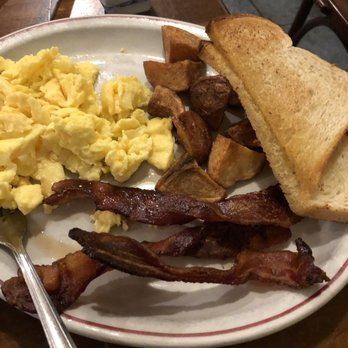 Sugar Magnolia's - Breakfast & Brunch Near Me - Gloucester, Massachusetts