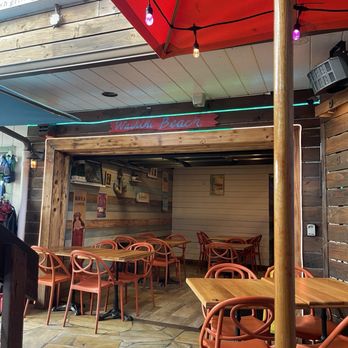 Shorefyre Beach Bar & Grill - Seating inside and outside - Breakfast & Brunch Near Me - Honolulu, Hawaii Shorefyre Beach Bar & Grill - Seating inside and outside - Breakfast & Brunch Near Me - Honolulu, Hawaii