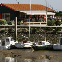 Coquillages et Crustacés - Restaurant COQUILLAGES et CRUSTACES. Terrasse avec vue sur port du Plomb à L'Houmeau(à 10mn de LA ROCHELLE)