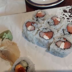 Young's Sushi - Smoked salmon roll