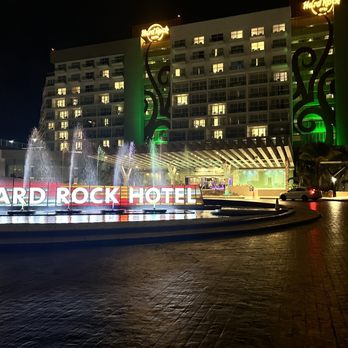 Hard Rock Hotel - The view of thr entrance at night - Hotels Near Me - Cancún, ROO