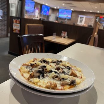 Old Chicago Pizza + Taproom - Crustless gluten free pizza - Sports Bars Near Me - Kansas City, Missouri