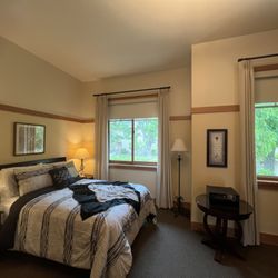 Santa Teresita - Studio Suite w/ Mountain Window View