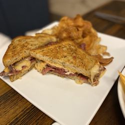 CraftWay Kitchen - Craftway Kitchen Southlake - Reuben and hand-made potato chips