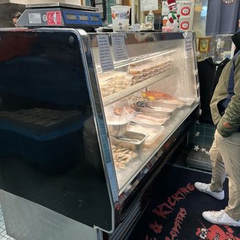 Alive & Kicking Lobsters - Ordering - Seafood Near Me - Cambridge, Massachusetts