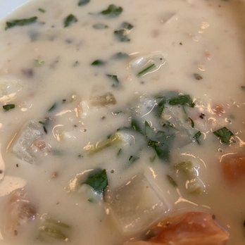 Earls Kitchen + Bar - Earls Famous Clam Chowder - Cocktail Bars Near Me - Plano, Texas