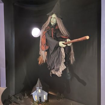 Salem Witch Museum - Museums Near Me - Salem, Massachusetts