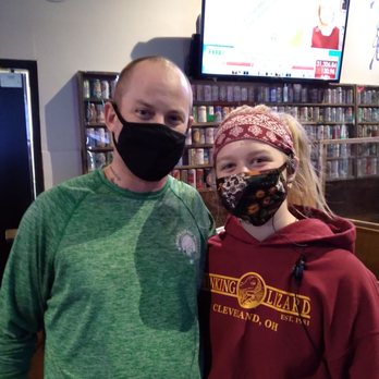 Winking Lizard Tavern - Shout out to our attentive server, Larry and to our gracious hostess, Jillian!! - Sports Bars Near Me - Avon, Ohio