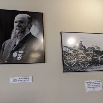 Martinelli's Company Store - Stephen Martinelli, founder of Martinelli's - Souvenir Shops Near Me - Watsonville, California