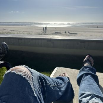Schooner's Cove Inn - Kick back! - Hotels Near Me - Cannon Beach, Oregon Schooner's Cove Inn - Kick back! - Hotels Near Me - Cannon Beach, Oregon