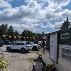 Le Charlotte Café-Bistro